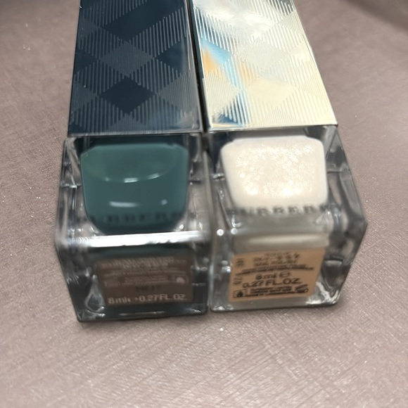 NEW Lot of 2x [Burberry] Nail Polish Gold & Dark Bottle Green, 8 ml each - Picture 13 of 13